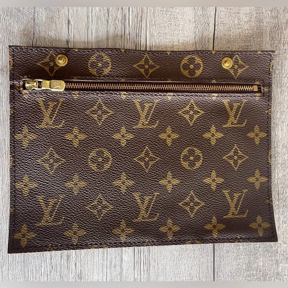Authentic LOUIS VUITTON Monogram
Pouch insert Toiletry Clutch - Picture 7 of 8